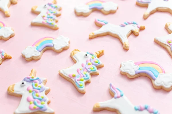 Biscuits Sucre Licorne Décorés Glaçage Royal Sur Fond Rose — Photo