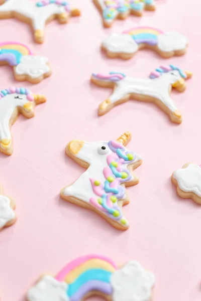 Biscuits Sucre Licorne Décorés Glaçage Royal Sur Fond Rose — Photo