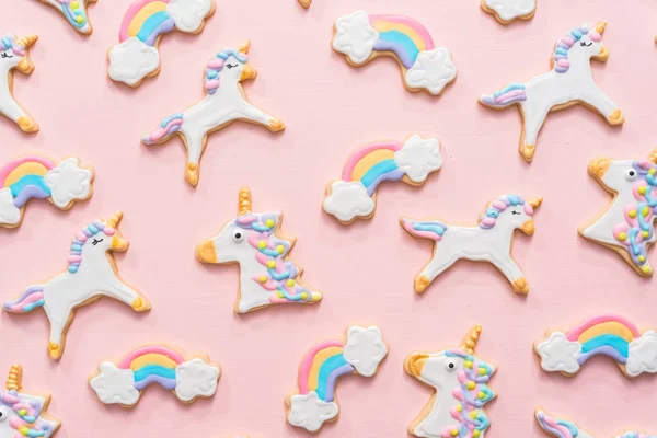 Biscuits Sucre Licorne Décorés Glaçage Royal Sur Fond Rose — Photo