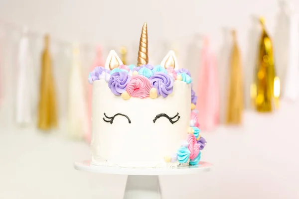 Unicorn Tårta Dekorerad Med Multicolor Buttercream Isbildning — Stockfoto