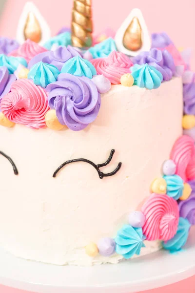 Unicorn Tårta Dekorerad Med Multicolor Buttercream Isbildning — Stockfoto