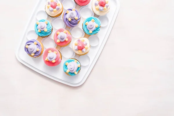 Einhorn Thema Vanille Cupcakes Für Kinder Geburtstagsparty — Stockfoto