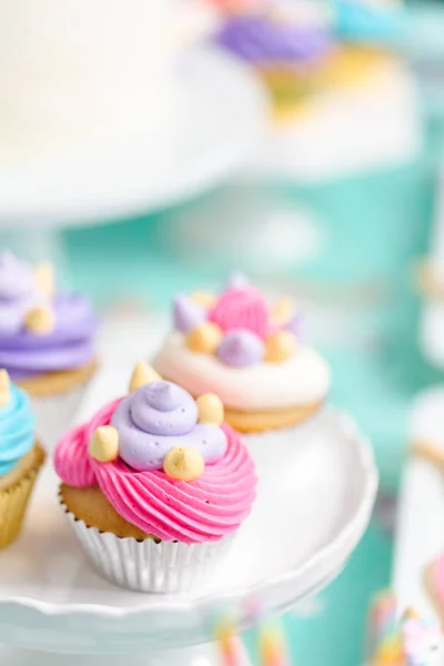 Veelkleurige Unicorn Cupcakes Kleine Meisje Verjaardag Partij — Stockfoto