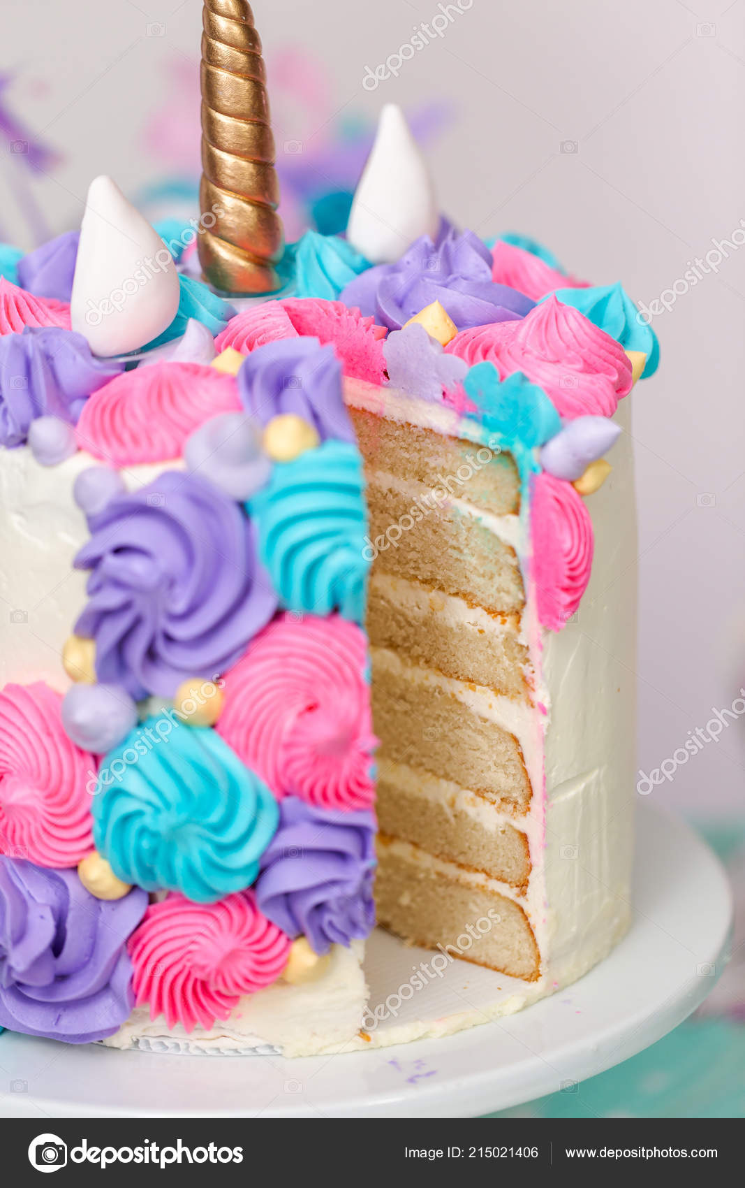 Tavolo Festa Di Compleanno Bambina Con Torta Unicorno - Fotografie