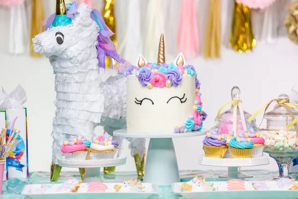 Tavolo Festa Compleanno Con Torta Unicorno Cupcake Biscotti Sugaer — Foto Stock
