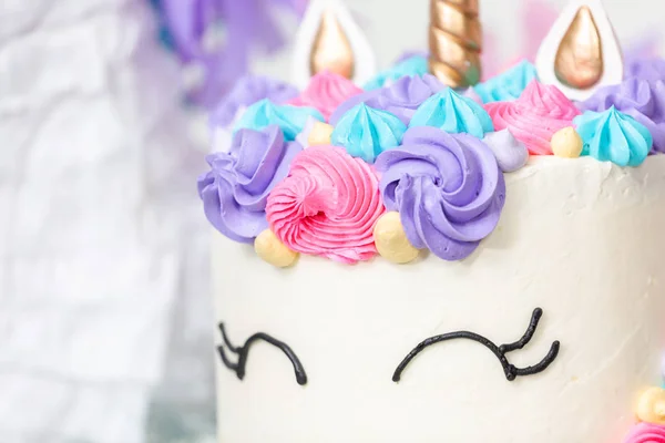 Zbliżenie Ciasto Jednorożca Little Girl Birthday Party — Zdjęcie stockowe