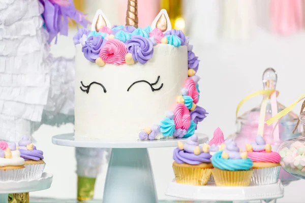 Little Girl Birthday Party Table Unicorn Cake Cupcakes Sugaer Cookies — Stock Photo, Image