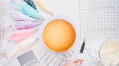 Adım adım. Pasta şefi yapım tek boynuzlu at kek küçük kız Doğum günü partisi için.