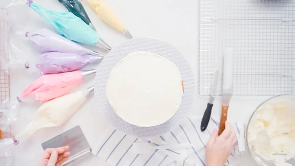 Adım Adım Pasta Şefi Yapım Tek Boynuzlu Kek Küçük Kız — Stok fotoğraf