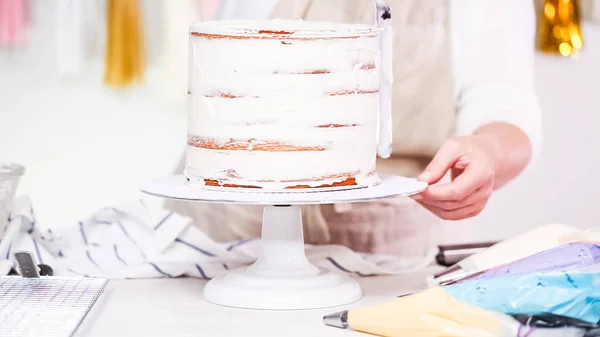 Passo Passo Chef Pastelaria Fazendo Bolo Unicórnio Para Festa Aniversário — Fotografia de Stock