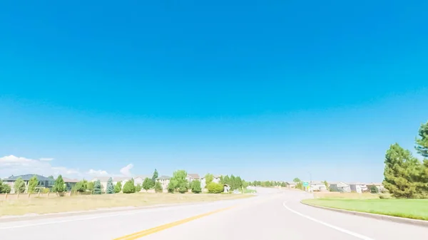 Jazdy Lokalne Drogi Przez Suburbia Południowej Denver Colorado — Zdjęcie stockowe