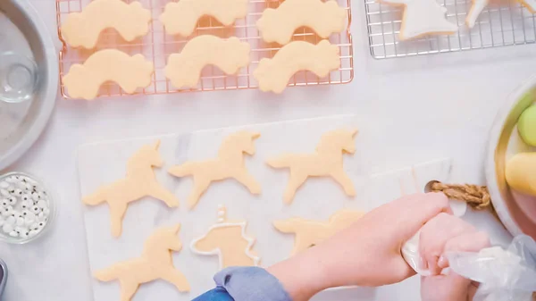 Décorer Des Biscuits Sucre Forme Unocrn Avec Glaçage Royal Pour — Photo