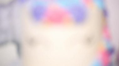 Tek boynuzlu at pasta küçük kız Doğum günü partisinde yakın çekim