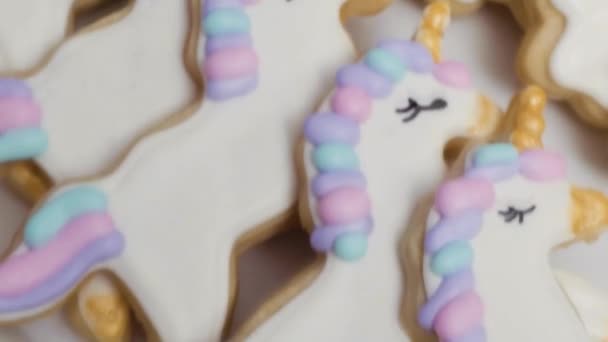 Primer Plano Del Pastel Unicornio Fiesta Cumpleaños Niña — Vídeo de stock