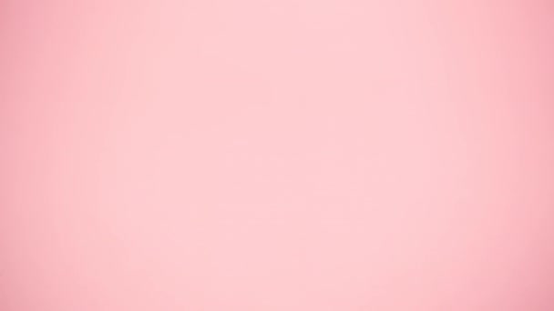 小女孩生日派对上的粉红色生日帽 — 图库视频影像