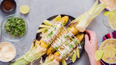 Meksika Mısır koçanı Elote yapma.