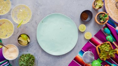 Elote baharat ve taze kişniş ile süslenmiş Meksika Mısır.