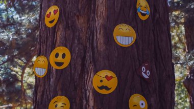 Emoji temalı küçük çocuk Doğum günü partisi kentsel park.