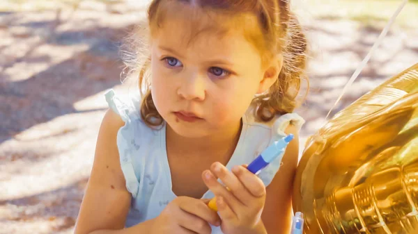 Little Girl Little Kids Birthday Party Urban Park — Stock Photo, Image