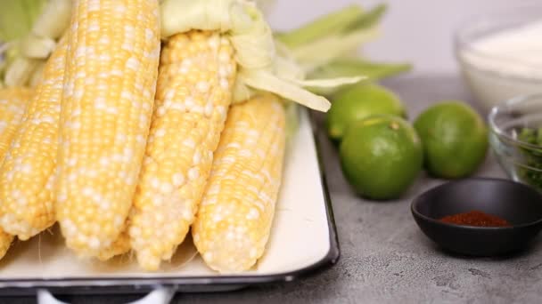 Ingredientes Frescos Para Preparar Elote Maíz Callejero Mexicano Parrilla — Vídeo de stock