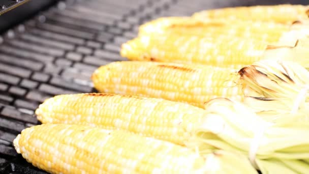 Grilling Mexican Street Corn Elote Outdoor Gas Grill — Stock Video