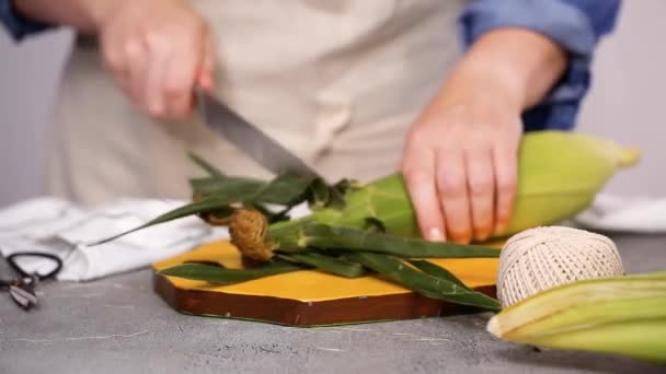 Stap Voor Stap Schelpen Biologische Maïs Mexicaanse Maïs Kolf Elote — Stockvideo