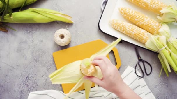 循序渐进 剥有机玉米 使墨西哥玉米的芯 Elote — 图库视频影像