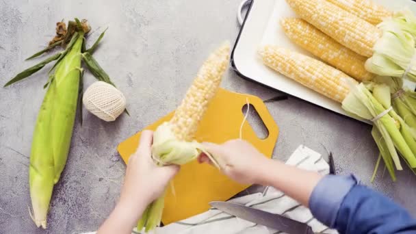 Krok Kroku Patroszenie Organicznych Kukurydzy Meksykańskiej Kukurydza Kolby Elote — Wideo stockowe
