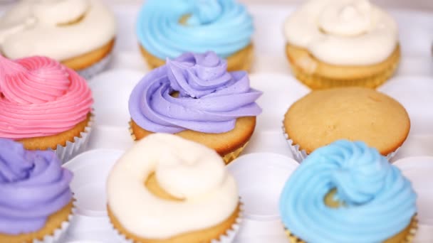 Passo Dopo Passo Pasticcere Tubazioni Crema Burro Glassa Cupcake Unicorno — Video Stock