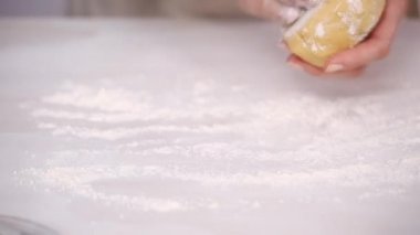 Adım adım. Çerez kesici şeklinde unicorn ile şeker kurabiye kesme