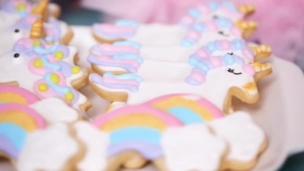 Unicorn Sugar Cookies Inredda Med Royal Icing Barn Födelsedagsfest — Stockvideo