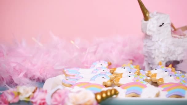 Unicorn Sugar Cookies Inredda Med Royal Icing Barn Födelsedagsfest — Stockvideo