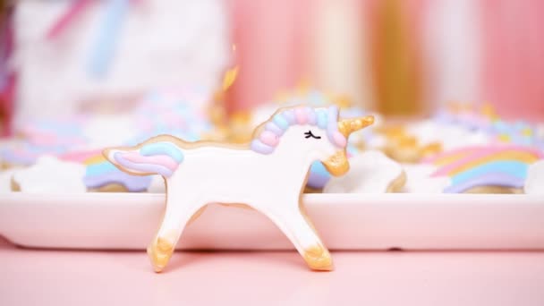 Unicorn Sugar Cookies Inredda Med Royal Icing Barn Födelsedagsfest — Stockvideo