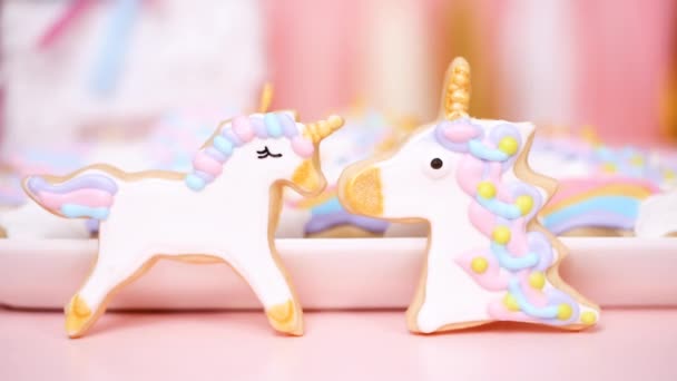 Unicorn Sugar Cookies Inredda Med Royal Icing Barn Födelsedagsfest — Stockvideo