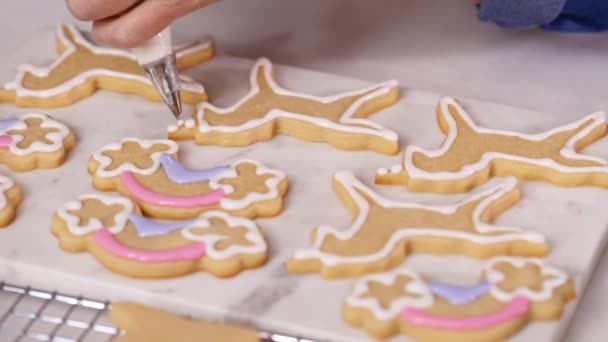 Lépésről Lépésre Díszítő Egyszarvú Alakú Királyi Jegesedés Cukor Cookie Kis — Stock videók