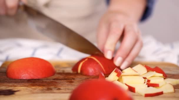 Adım Adım Empanadas Yapmak Doldurmak Için Kırmızı Elma Dilimleme — Stok video