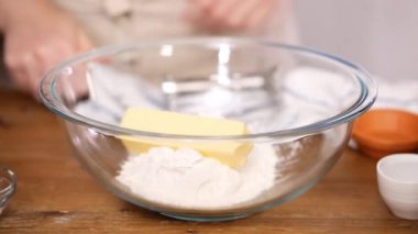Adım adım. Malzemeler hamur empanadas için yapmak için karıştırma