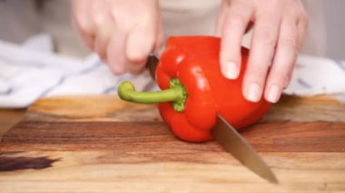 Adım adım. Dolgu empanadas için yapmak için kesme sebze