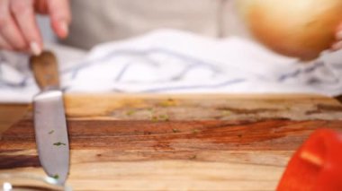 Adım adım. Dolgu empanadas için yapmak için kesme sebze