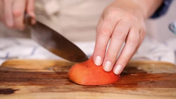 Paso Paso Cortar Manzanas Rojas Para Rellenar Para Hacer Empanadas — Vídeo de stock