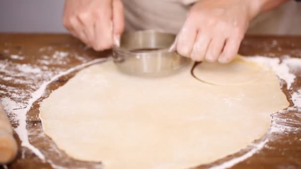 Βήμα Βήμα Κυλώντας Ζύμη Για Home Made Empanadas — Αρχείο Βίντεο