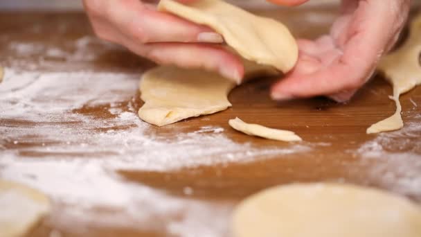 Βήμα Βήμα Κυλώντας Ζύμη Για Home Made Empanadas — Αρχείο Βίντεο