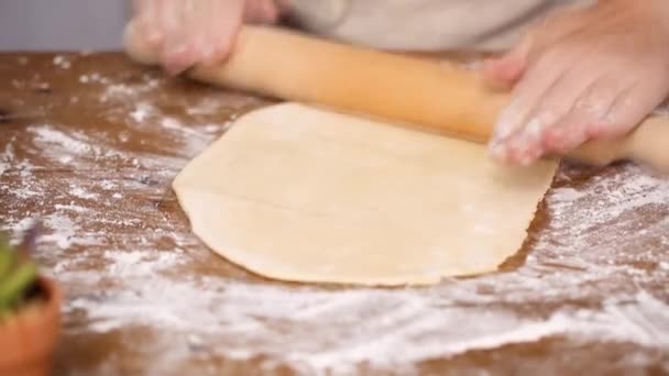 Krok Krokem Válcování Těsta Pro Domácí Vyrobené Empanadas — Stock video