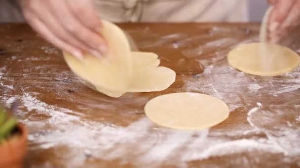 Adım Adım Hamur Için Yapımı Empanadas Haddeleme — Stok video