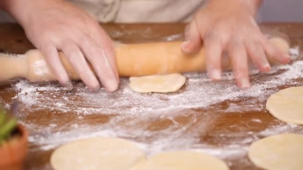 Krok Kroku Walcowania Ciasta Dla Domu Wykonane Empanadas — Wideo stockowe