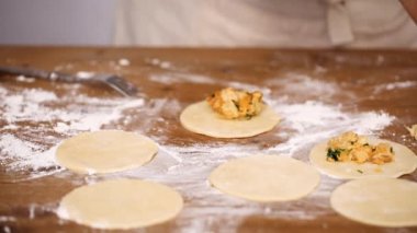 Adım adım. Ev yapımı yapma empanadas tavuk ve Mısır ile