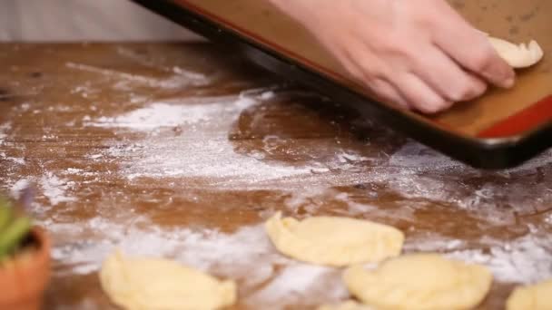 Stap Voor Stap Making Huisgemaakt Empanadas Met Verschillende Vullingen — Stockvideo