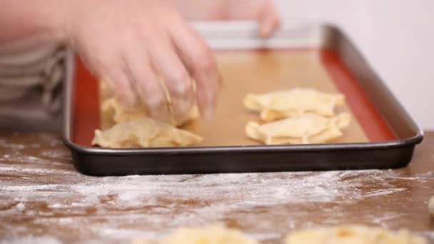 循序渐进 用红苹果馅做肉馅卷饼家 — 图库视频影像