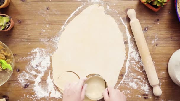 Düz Yatıyordu Adım Adım Hamur Için Yapımı Empanadas Haddeleme — Stok video