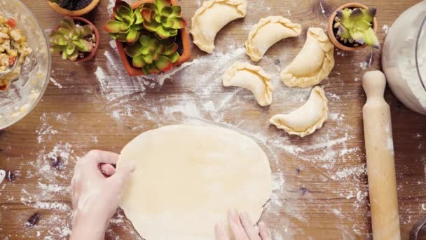 Düz Yatıyordu Adım Adım Hamur Için Yapımı Empanadas Haddeleme — Stok video